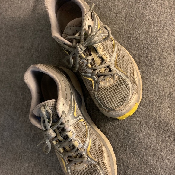 Columbia hiking shoes - Picture 1 of 4